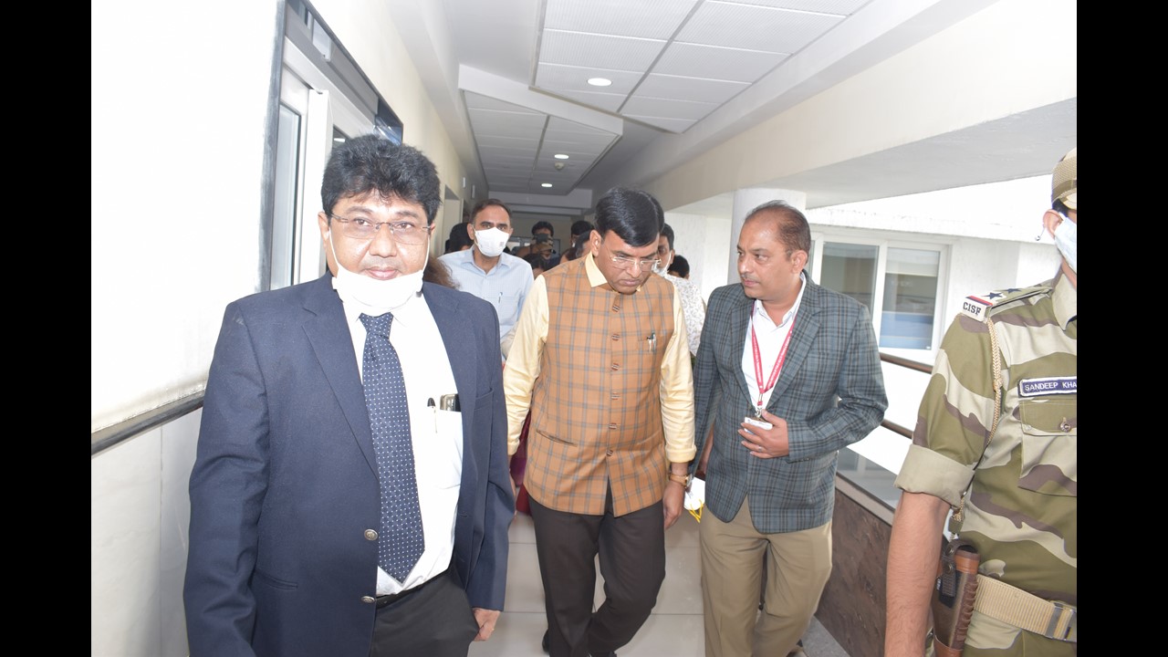 WHO IS THE MINISTER OF HEALTH AND FAMILY WELFARE visual data 4