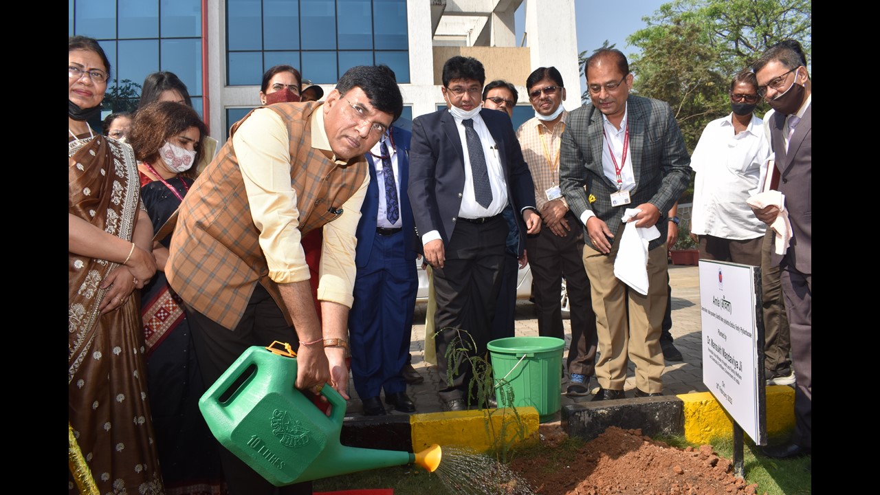 WHO IS THE MINISTER OF HEALTH AND FAMILY WELFARE visual data 7